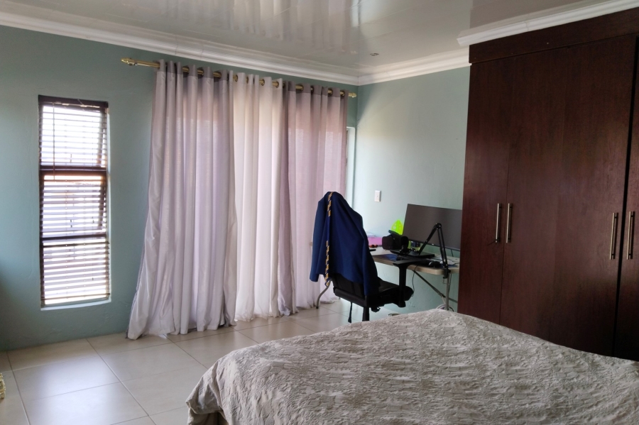 5 Bedroom Property for Sale in Birdwood Estate North West